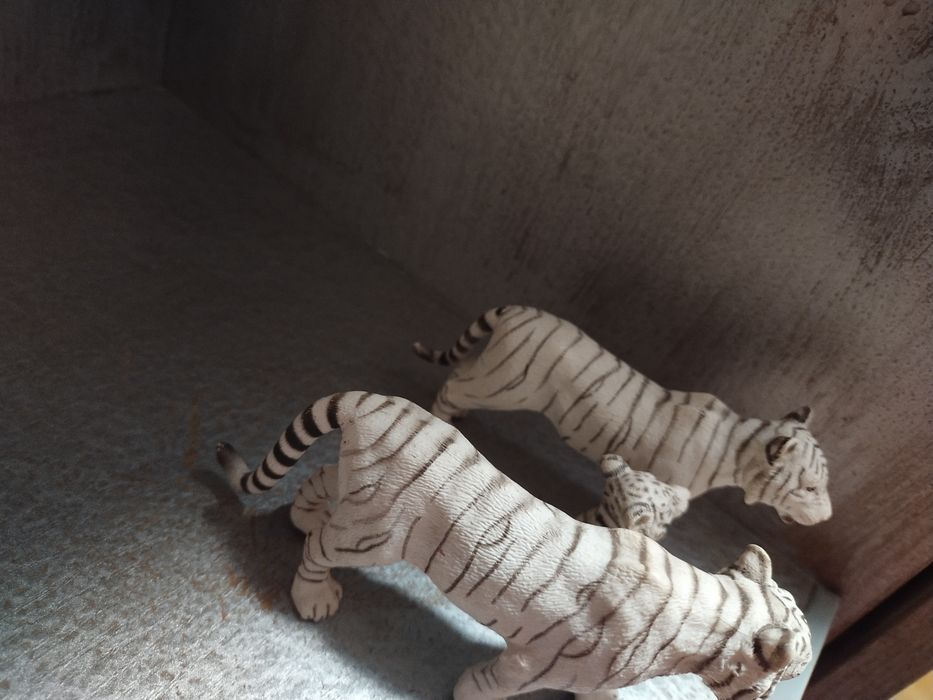 Фігурки тварин,сім'я білих тигрів Schleich