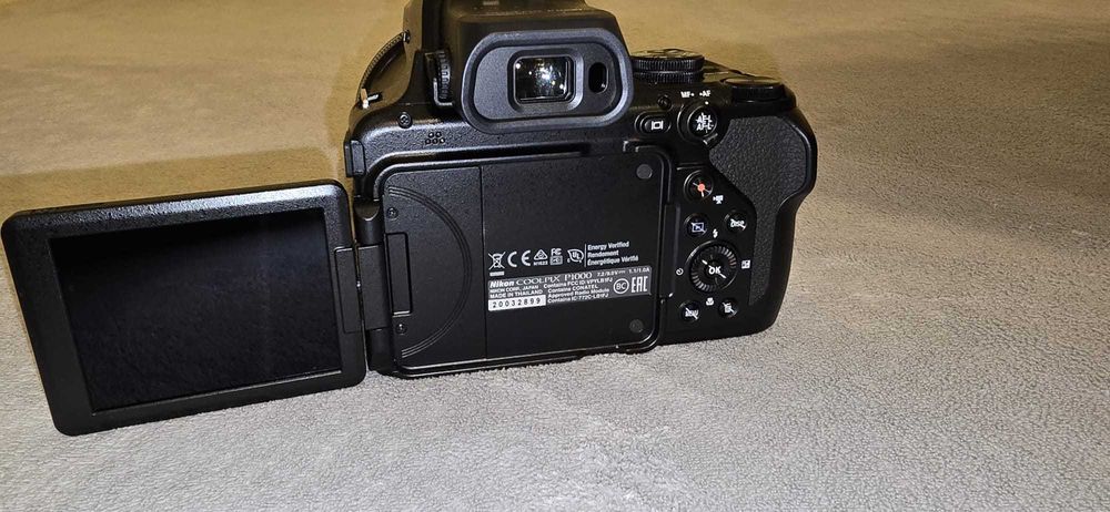 Câmera Nikon Coolpix P1000 + Tripé