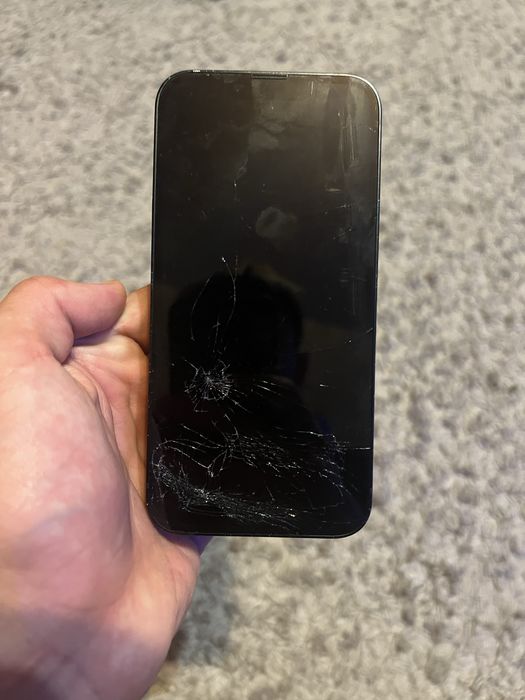 Продам iPhone 13 на 128гб памʼяті