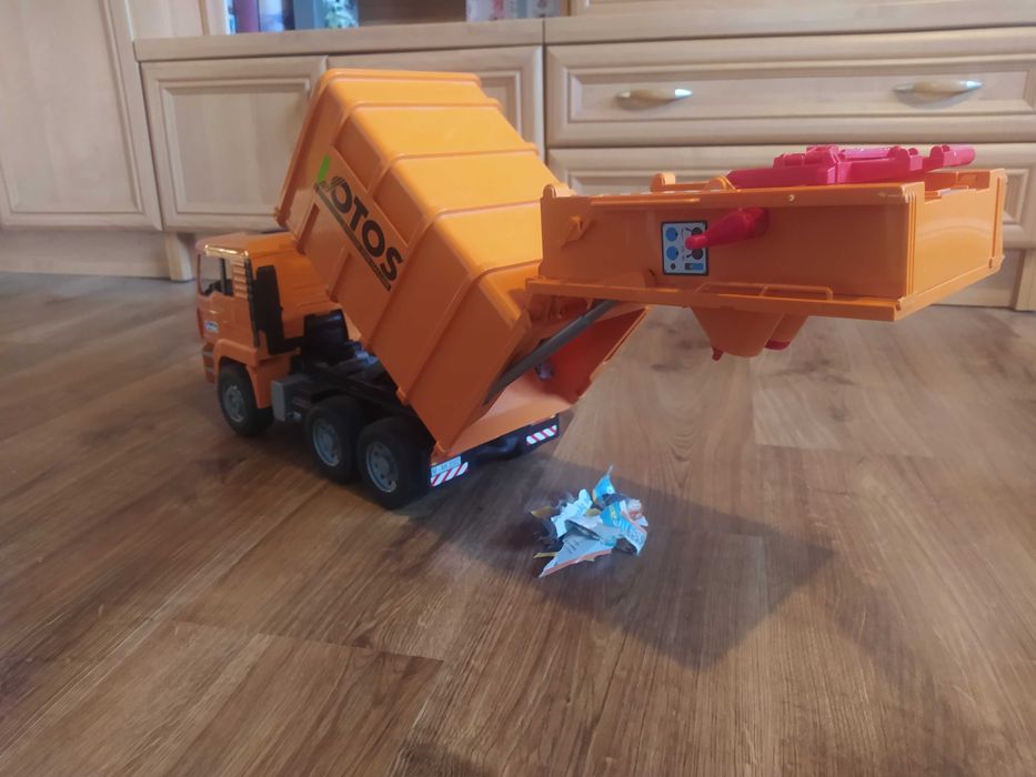 Bruder auto Tir MaN. Śmieciarka + kosz. Na prezent