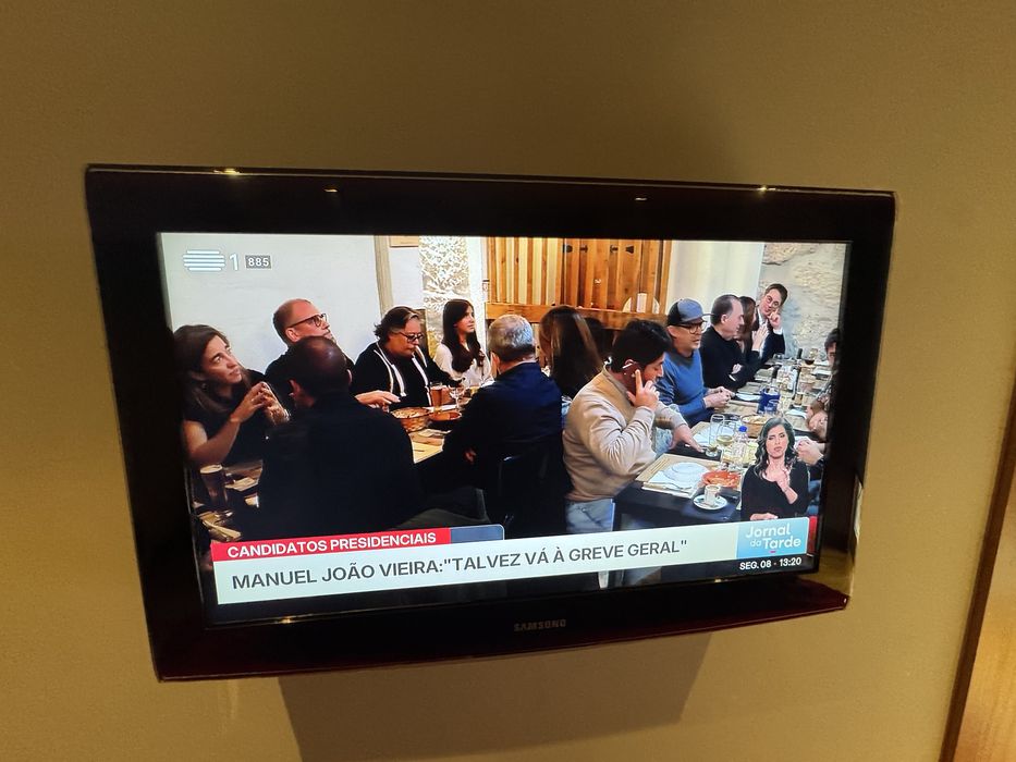 TV Televisao Samsung 32” LCD