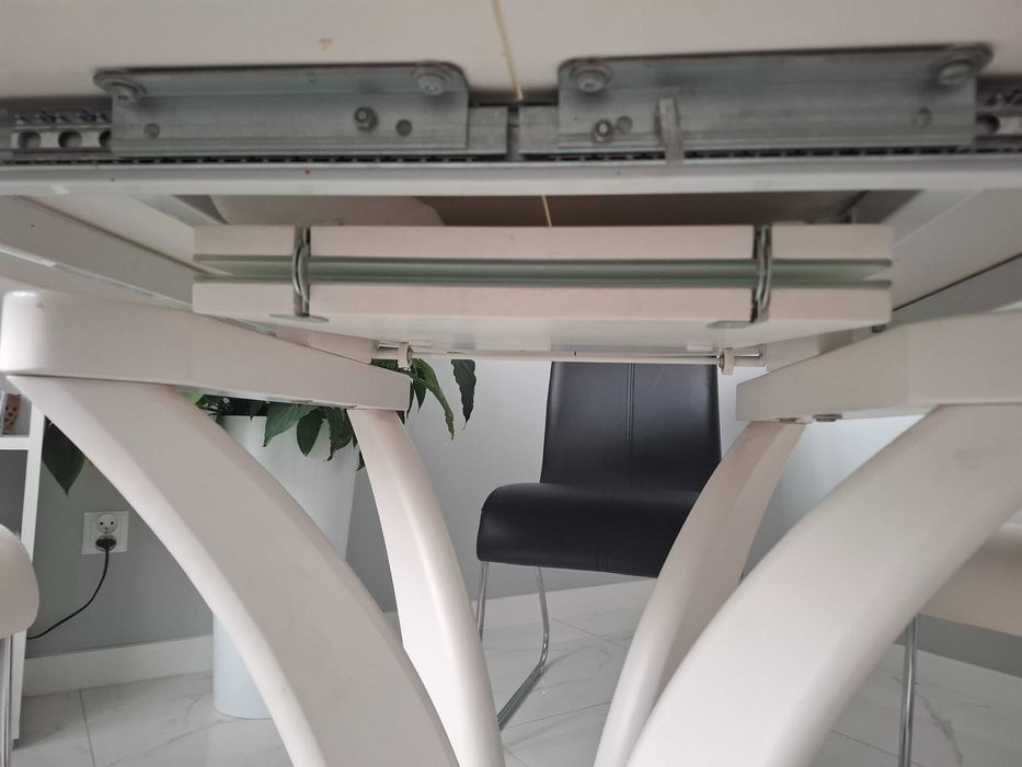 Sprzedam okrągły stół z krzesłami