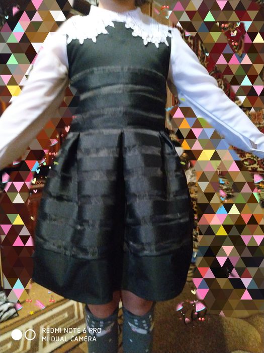 Красивый школьный сарафан.