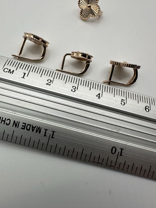 Сережки конюшина з лазерним гравіюв 0.9-1.4см (2.2-3.5г) золото 585 пр