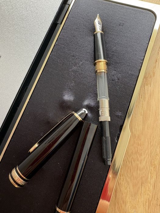 Caneta Montblanc Meisterstück Gold-Coated Fountain Pen