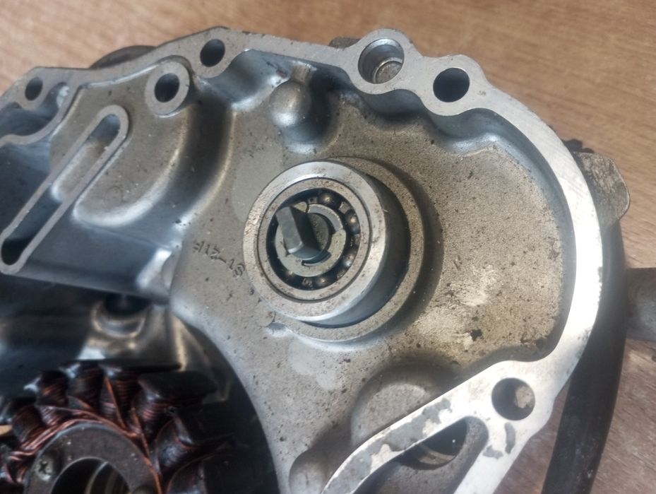 Dekiel stator pompa wody Suzuki Burgman 125 pokrywa misa kapa