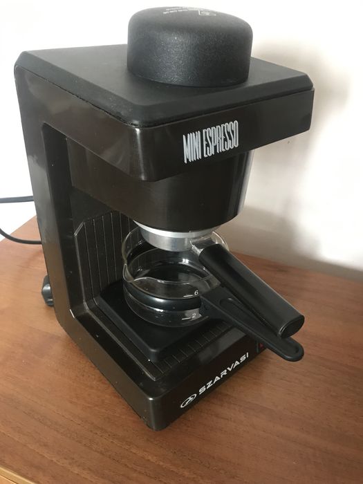 Електрична кавоварка на 6 порцій