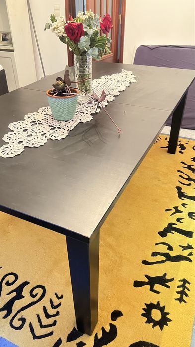 Mesa em madeira 6 cadeiras ate  extensível