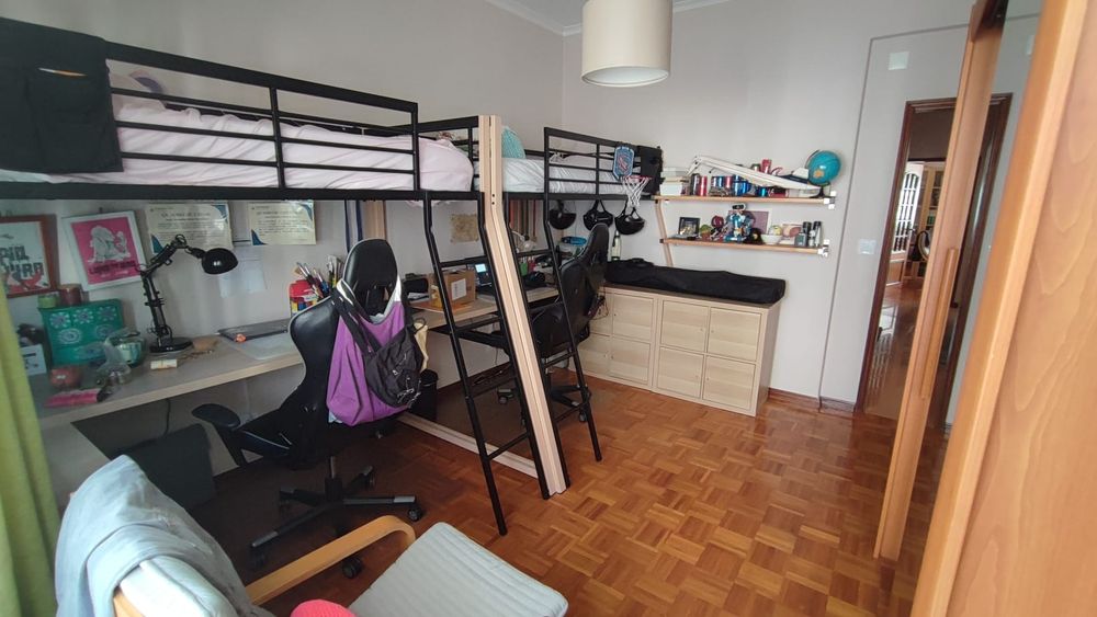 CAMA ALTA 90 x 200 cm, COM COLCHÃO, Secretária integrada