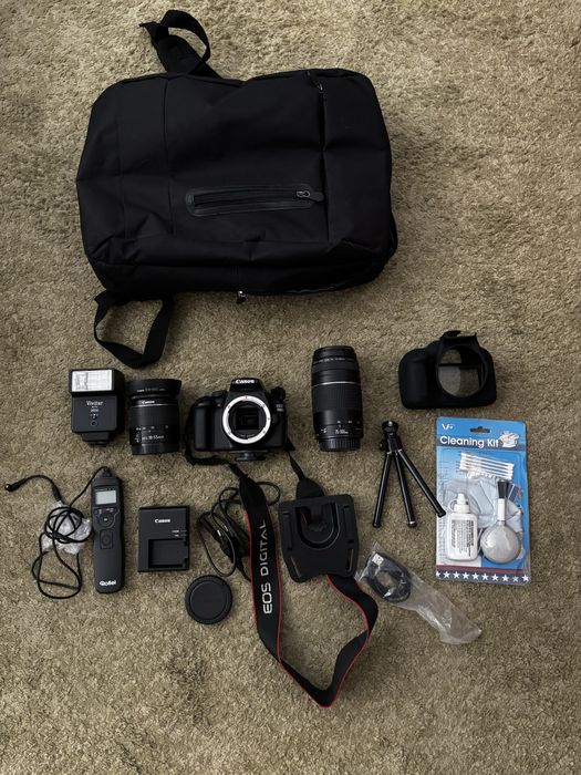 Kit Total Canon Eos 1100D + EF-S 18-55mm + EF 75-300 + Parasol EW-60C + Flash Vivitar Auto 2600 + Comando Rollei + Kit Limpeza + Tripé + Capa Silicone