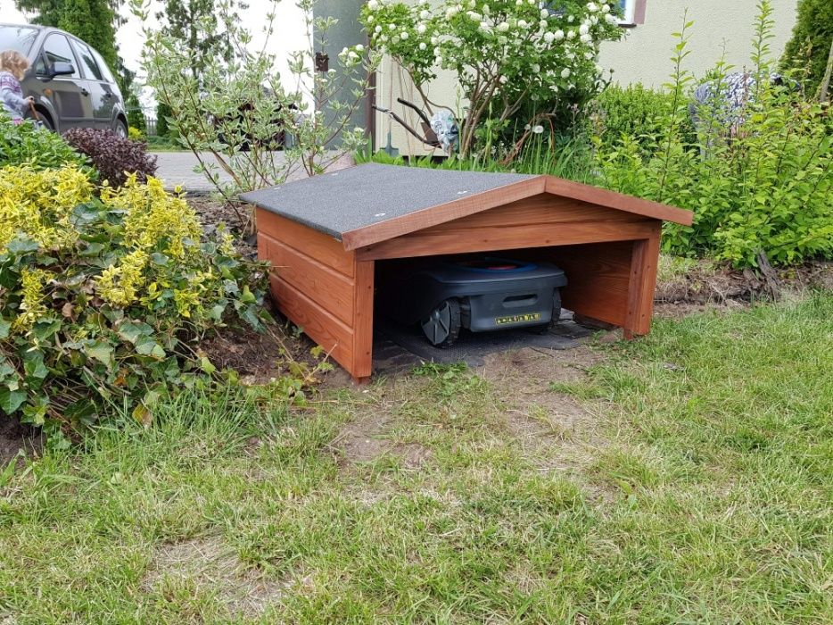 Domek, garaż dla kosiarki/robota koszącego