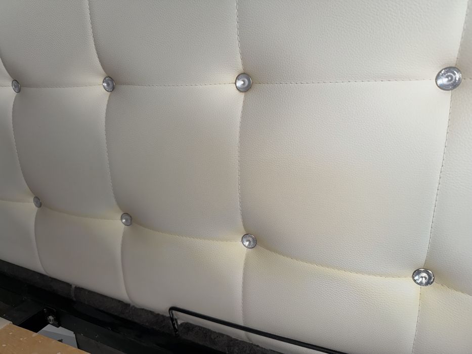 Łóżko tapicerowna 180x200 cm