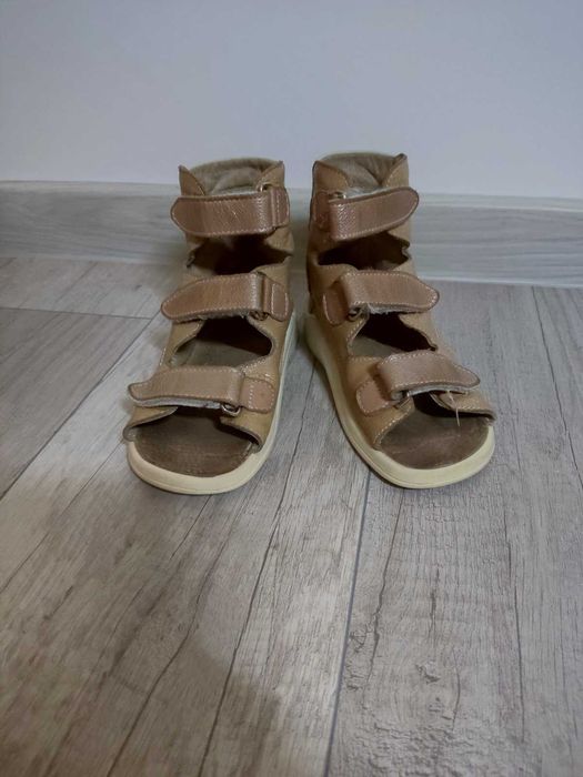 Взуття ортопедичне для дівчинки