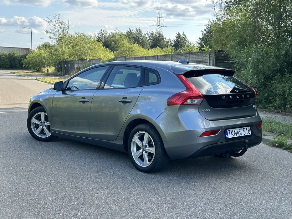 Volvo V40 D2 2.0 120KM**Skóry**Udokumentowany przebieg**