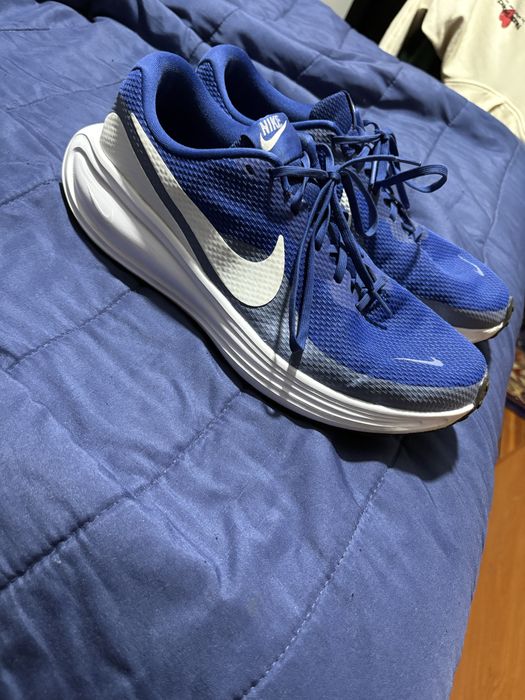 Nike revolution 8482694888885463041