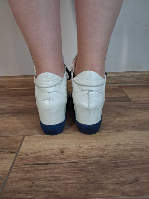 Sneakersy na koturnie - Kazar