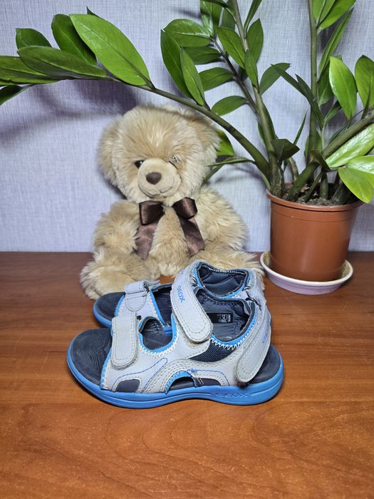 Босоножки, сандали, сандалии на мальчика Geox. Р. 27, стелька 17 см.