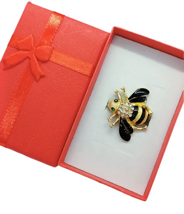 Broszka owad gratis pudełko