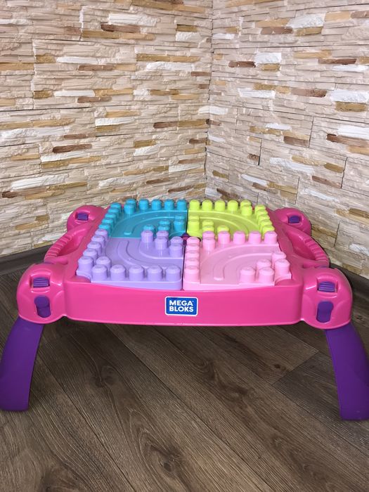 Конструктор Megabloks в наборі до столика йде 20 блоків