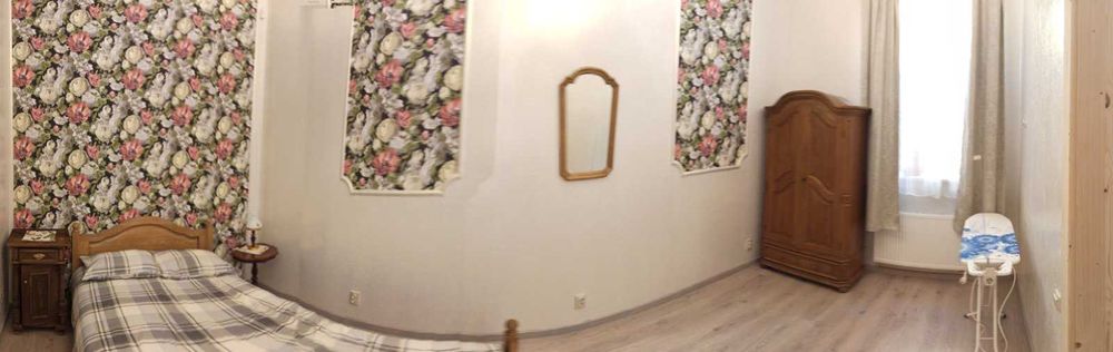 Частина вілли з окремим входом та вигодами