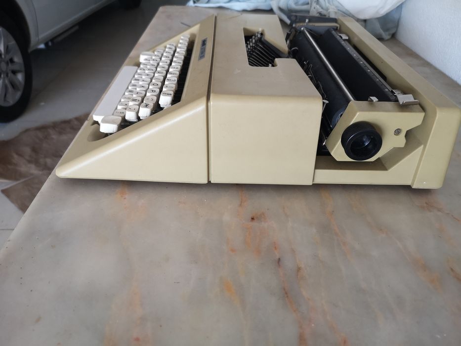 Máquina de Escrever Olivetti