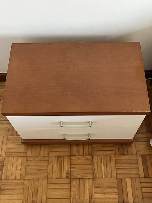 Cama + Mesa de Cabeceira