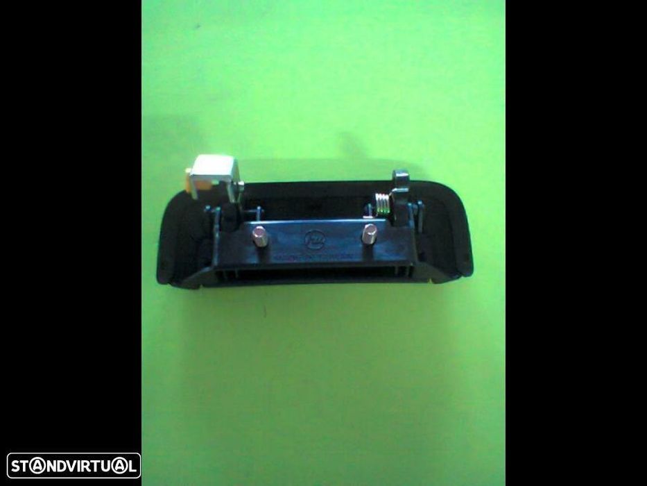 puxador tampa mala Mitsubishi L200 96-2005 (NOVO)