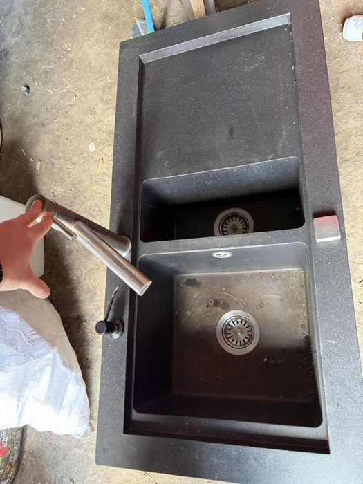 Sprzedam zlew wraz z kranem