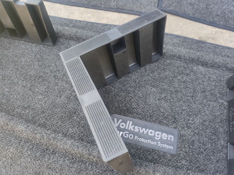 Ковер багажника VW Tiguan+ фирменные фиксаторы CarGo