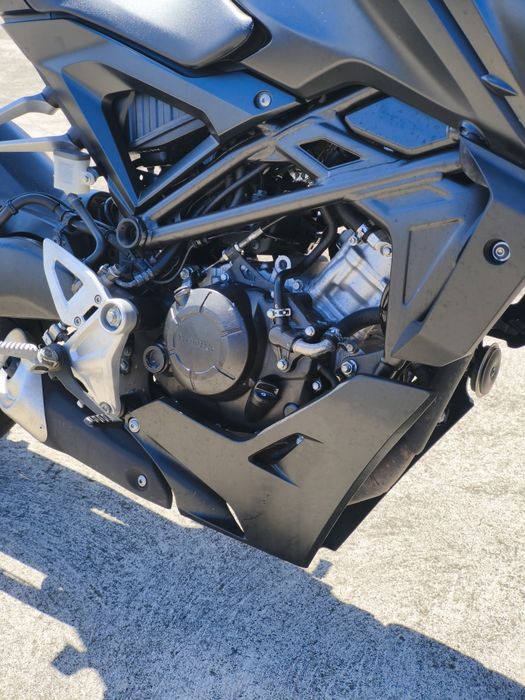 CB125R 2022 em excelente estado preço negociável