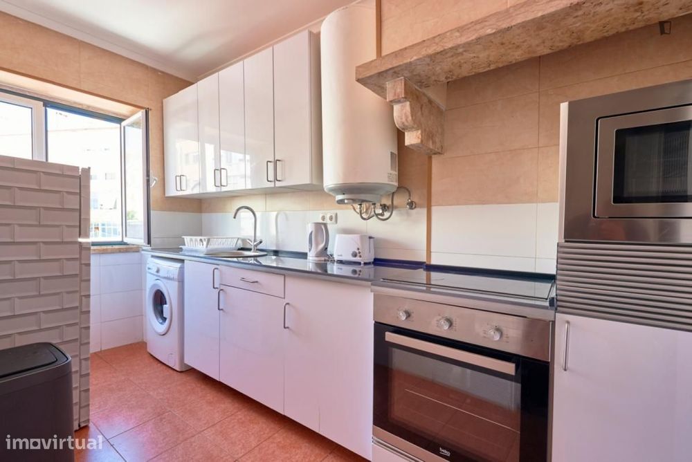 Quarto - localizado em Amadora Lisbon