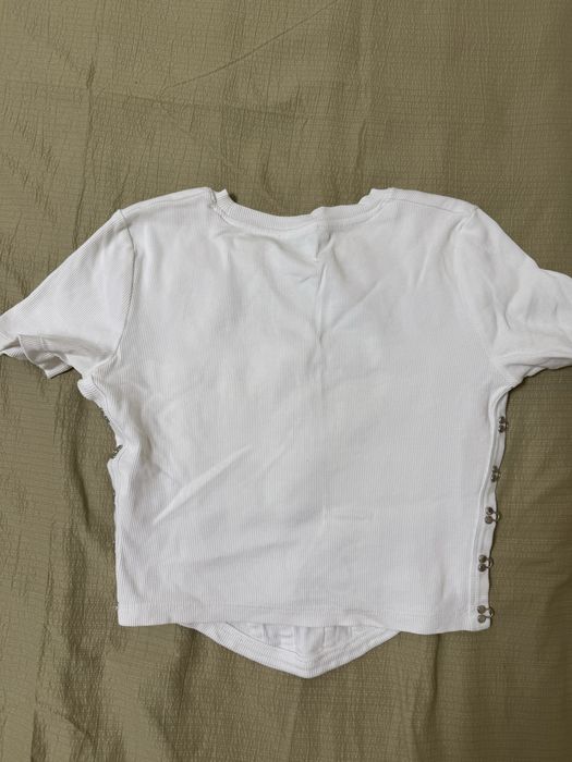 топ білий на застібках