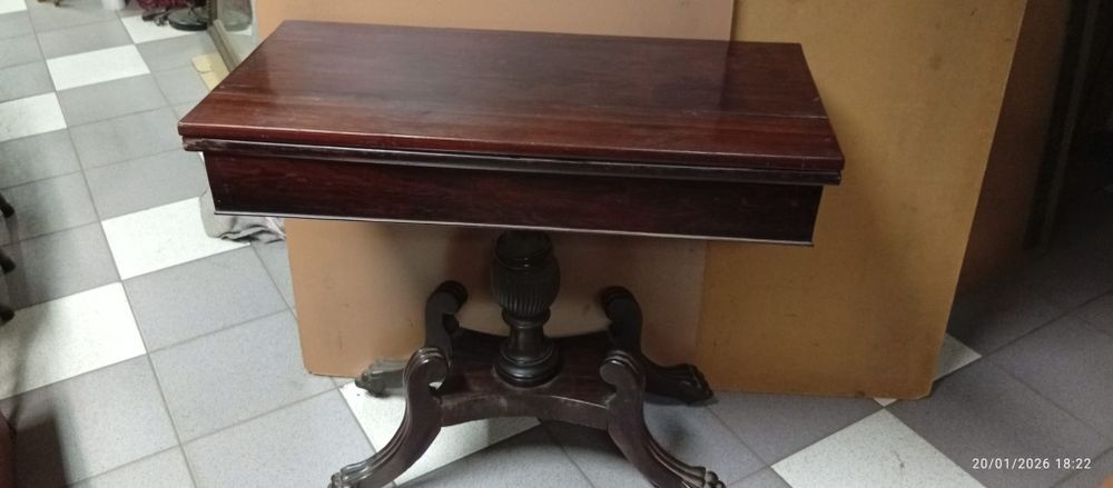 Mesa de jogo- pau santo