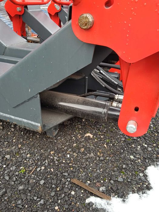 Chwytak do bel balotów sianokiszonki ROL-STEEL 1 siłownik