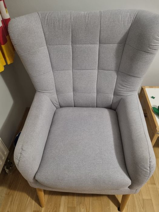 Fotel do karmienia firmy Black Red White