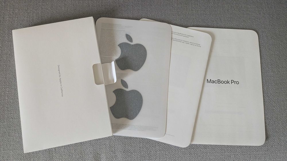 MacBook Pro 14" M3 Pro / 18 GB RAM / 512 GB SSD / 98 cykli
