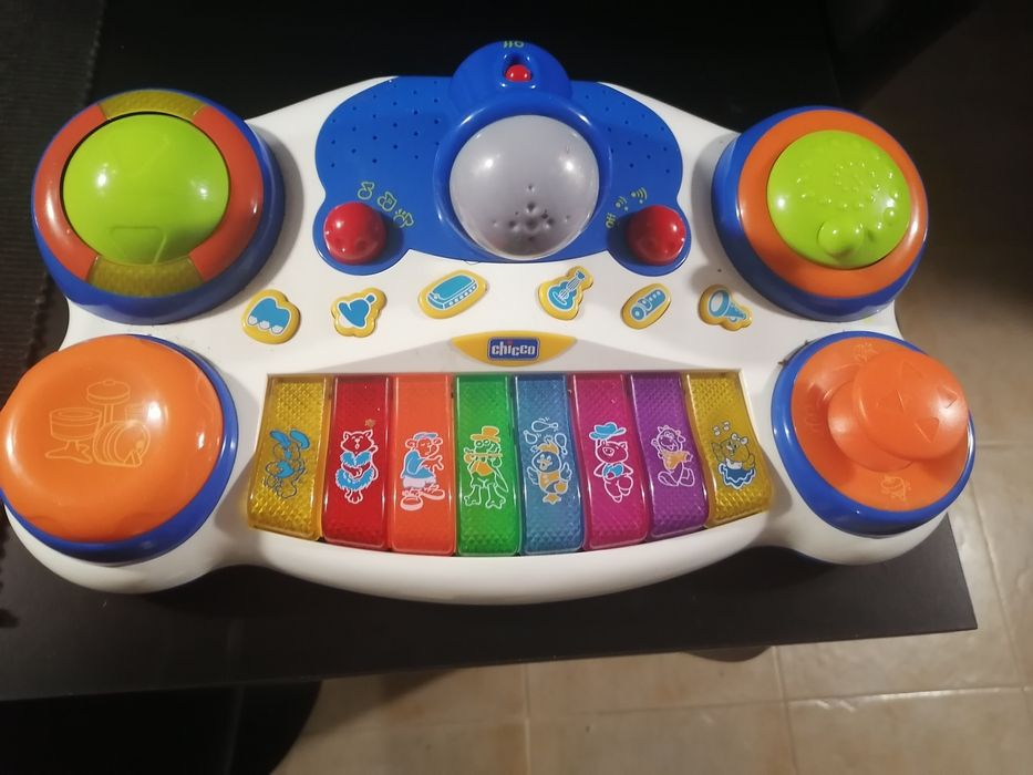 Piano para bebé com luzes