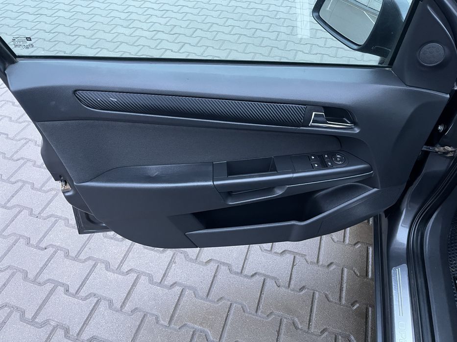 Opel Astra Station Wagon 2010 1.6 бензин