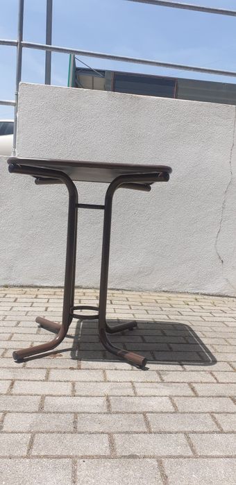 Mesa c/ tampo em vidro