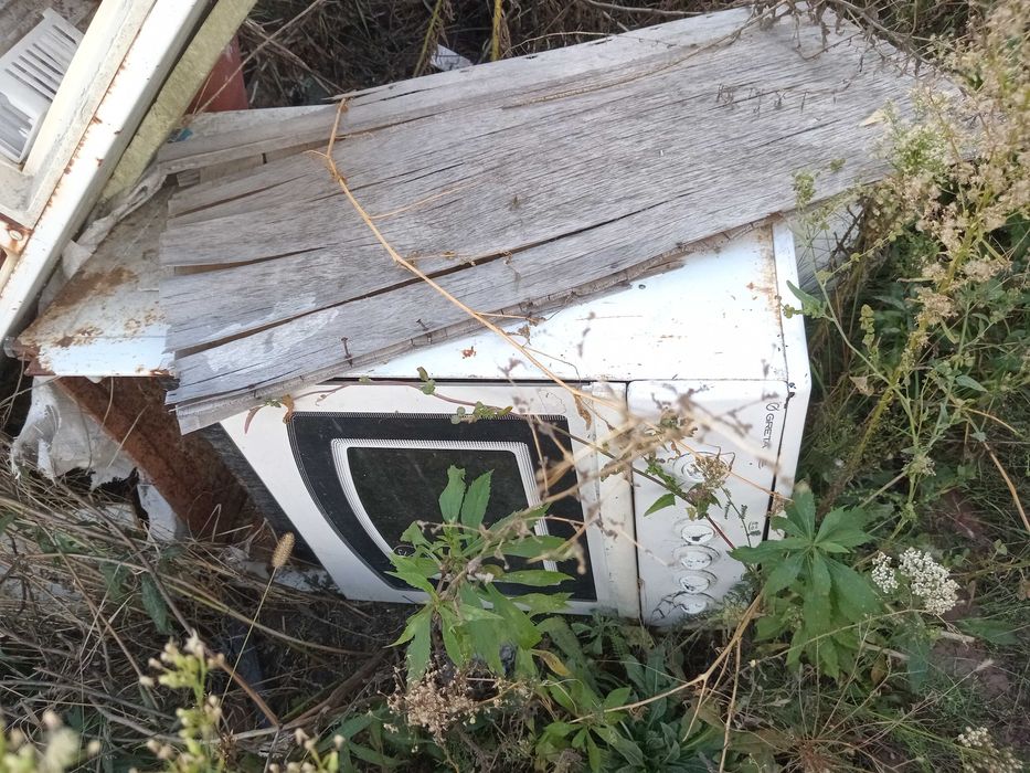 Газова плита б.в. на металолом, балон 50 Продам як запчастини на метал