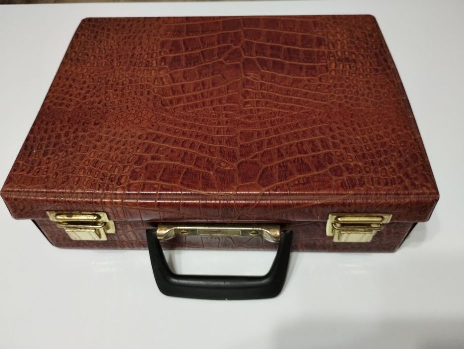 Kuferek na 30 kaset magnetofonowych