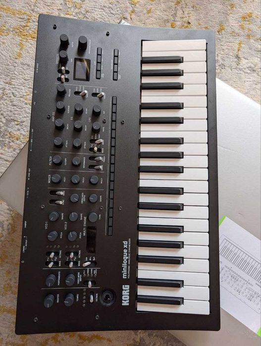 KORG MINILOGUE XD estado perfeito