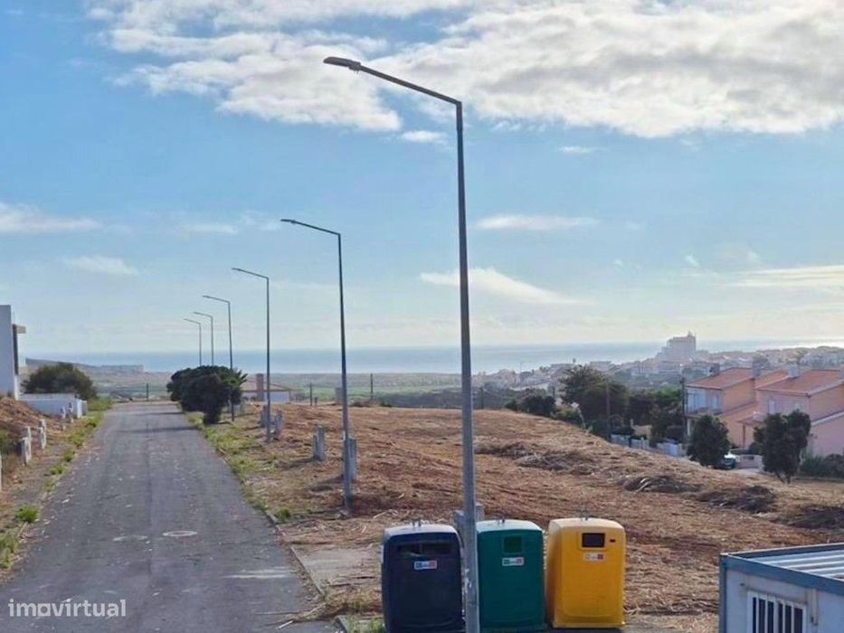 Moradia contemporânea T4 com piscina e vista mar, a 4 minutos da pr...