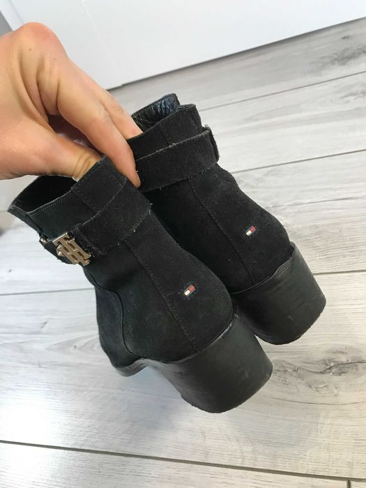 Skórzane botki Tommy Hilfiger Monogram Block-Heel rozm. 38