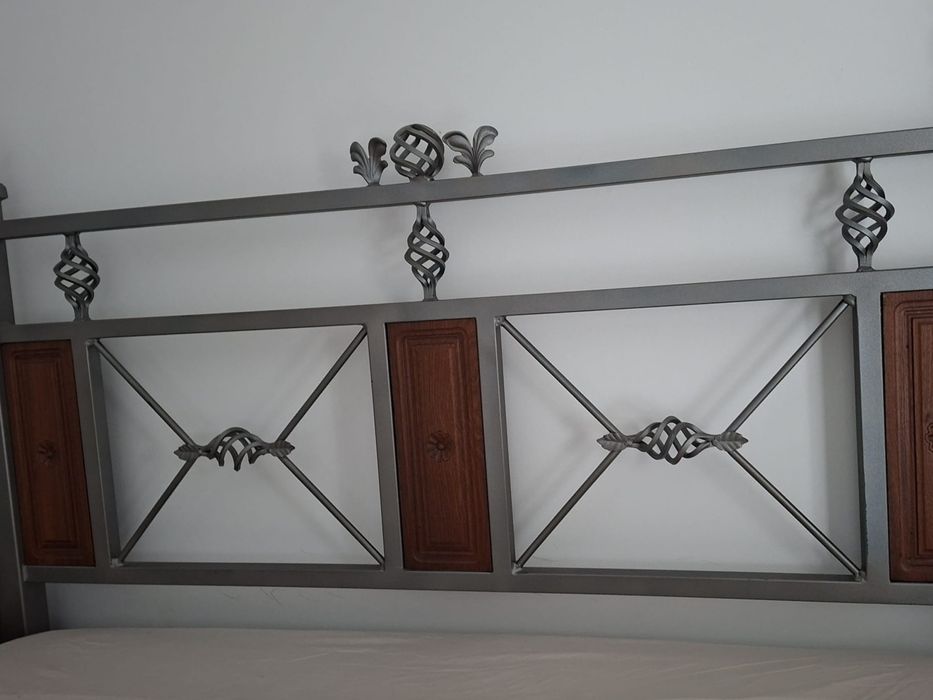 Conjunto artesanal cama + mesinhas em ferro forjado, madeira e mármore