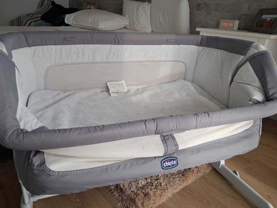 Berço para bebé do modelo next2me da Chicco
