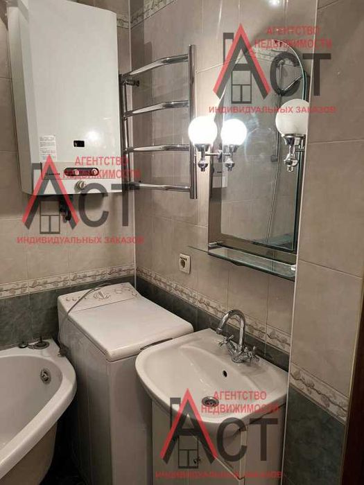 Продам 4-комн. кв. Центр, начало проспекта Героев Харькова, бывш Моск.