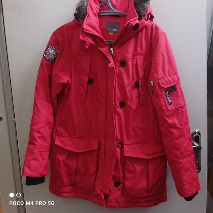 Куртка зимова , 42 розмір.. Червона.