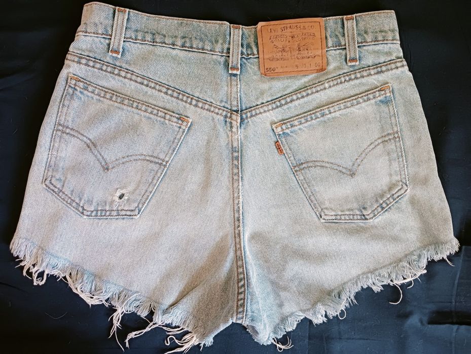 Продаю оригинальные шорты Levi's