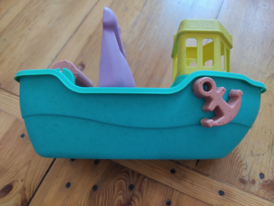 Plastikowy statek do piachu/wody